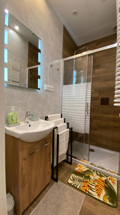 Lublinbnb - Exclusive Family Apartment ------ In The Heart Of Lublin -------------------------------- Bedroom & Living Room & Kitchen Bagian luar foto