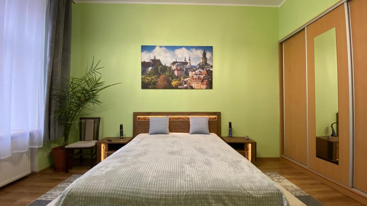 Lublinbnb - Exclusive Family Apartment ------ In The Heart Of Lublin -------------------------------- Bedroom & Living Room & Kitchen Bagian luar foto