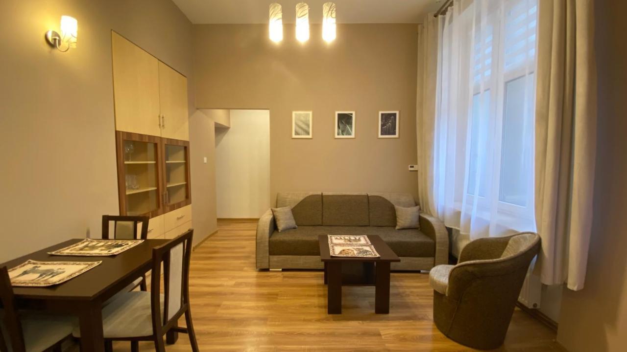 Lublinbnb - Exclusive Family Apartment ------ In The Heart Of Lublin -------------------------------- Bedroom & Living Room & Kitchen Bagian luar foto
