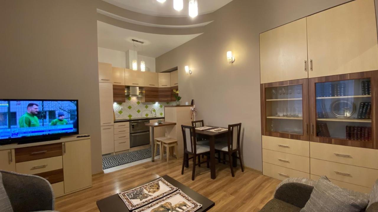Lublinbnb - Exclusive Family Apartment ------ In The Heart Of Lublin -------------------------------- Bedroom & Living Room & Kitchen Bagian luar foto